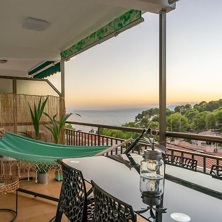 Beach Front Retro Hideaway In Salou Buitenkant foto