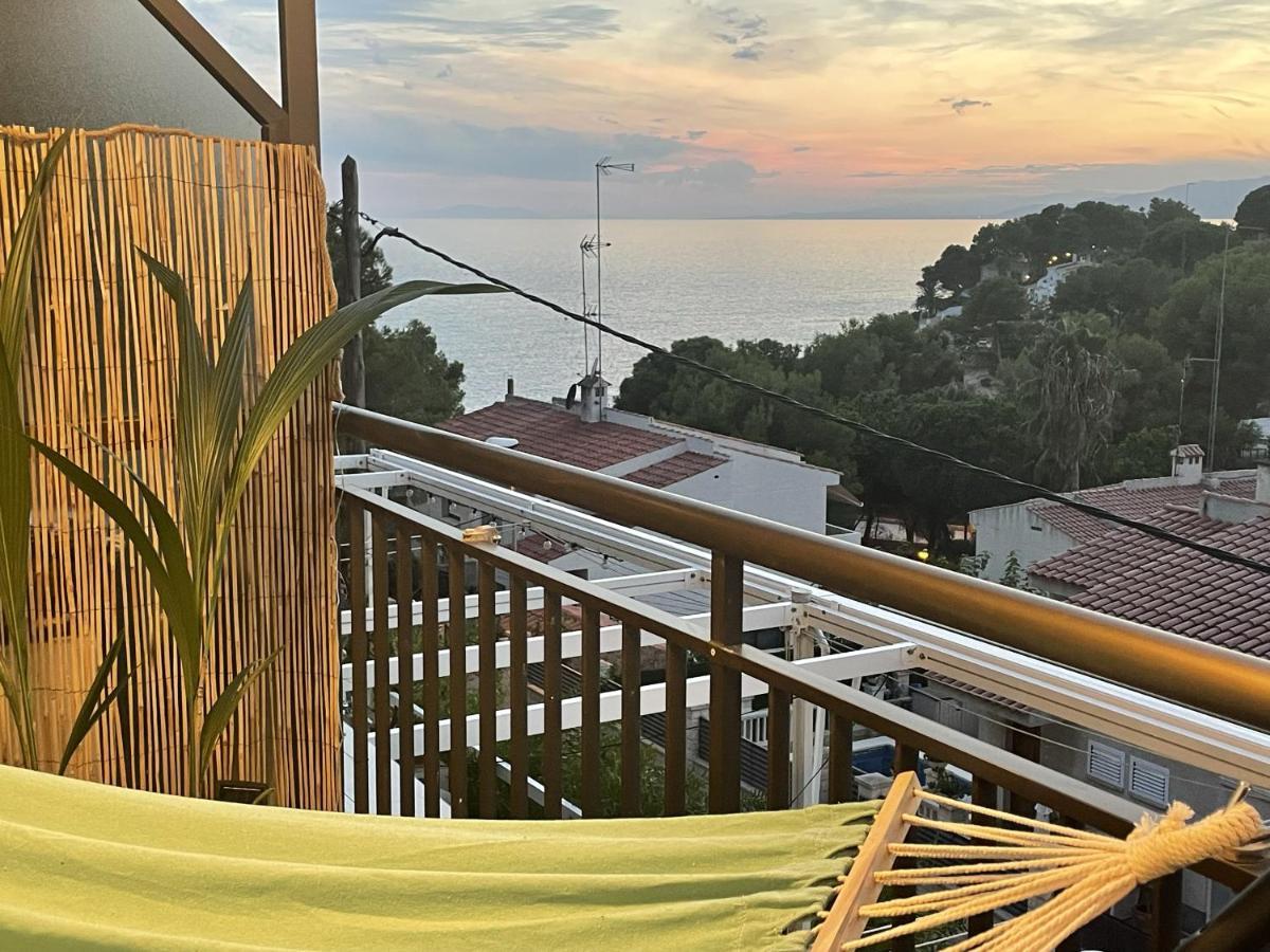 Beach Front Retro Hideaway In Salou Buitenkant foto