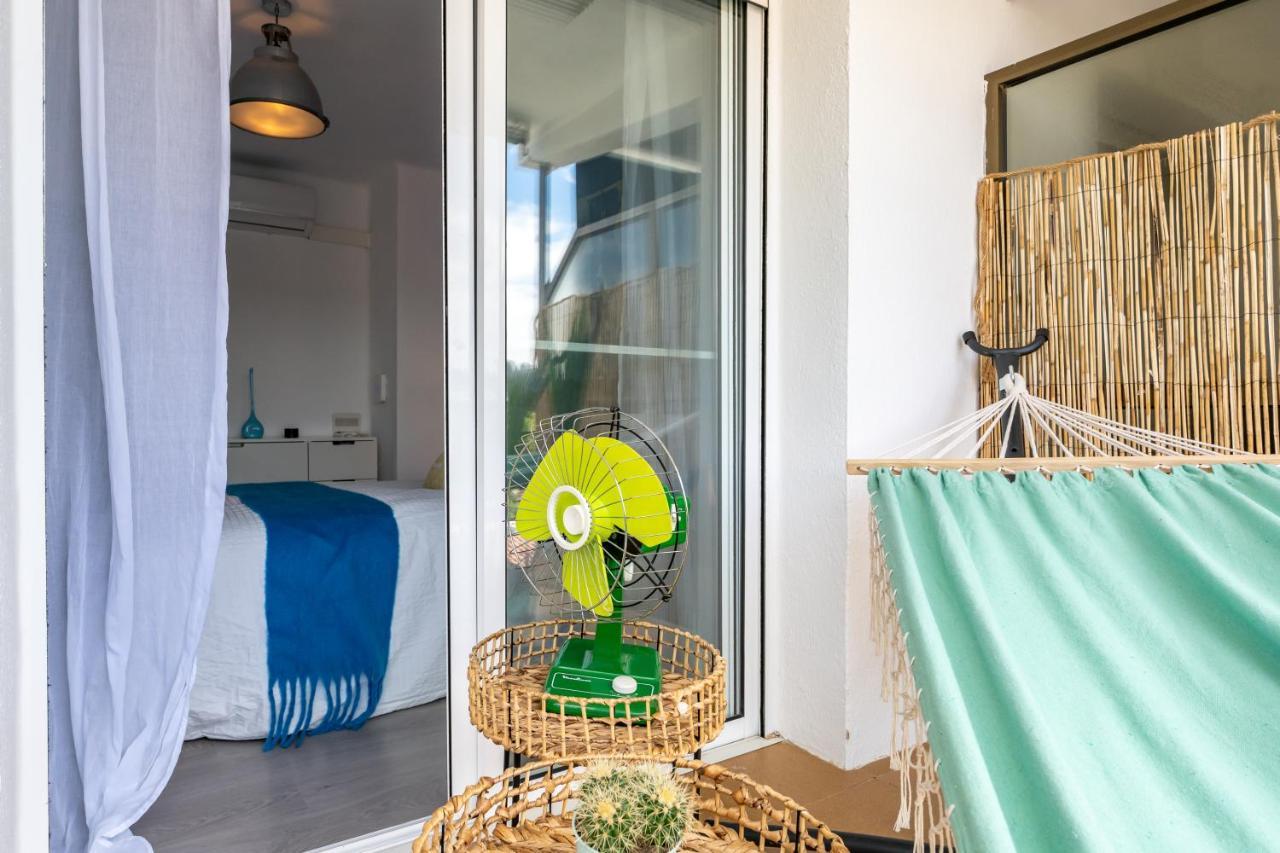 Beach Front Retro Hideaway In Salou Buitenkant foto