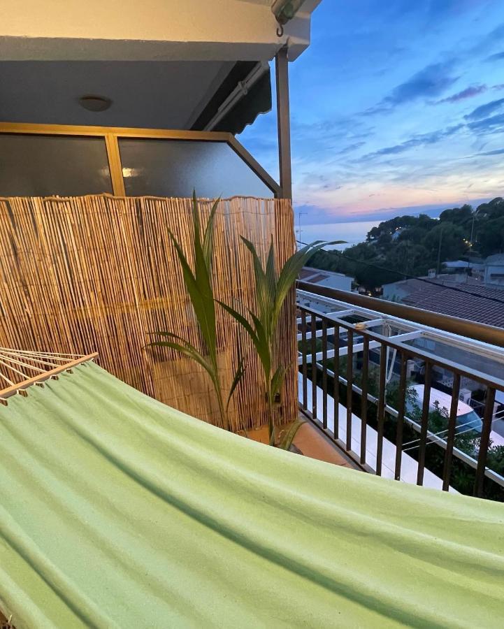 Beach Front Retro Hideaway In Salou Buitenkant foto