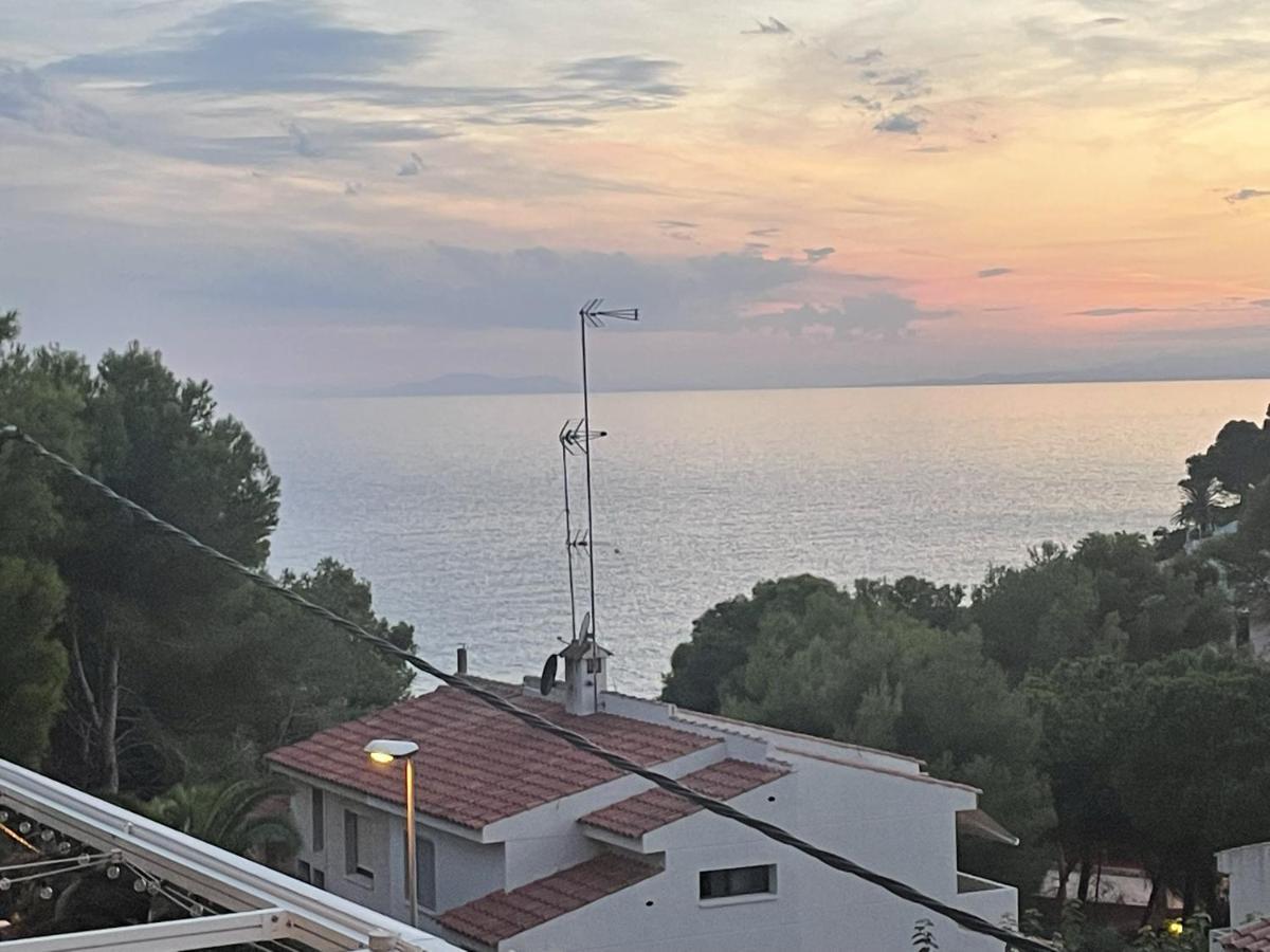 Beach Front Retro Hideaway In Salou Buitenkant foto